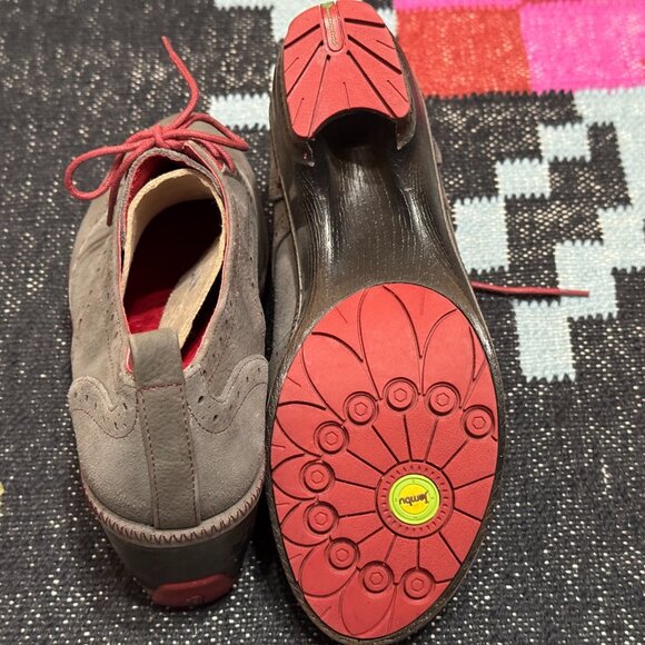 JAMBU Seattle Lace-Up Wing Tipped Heeled Oxford, Dark Charcoal/Red Accents, 9.5 - Picture 11 of 15